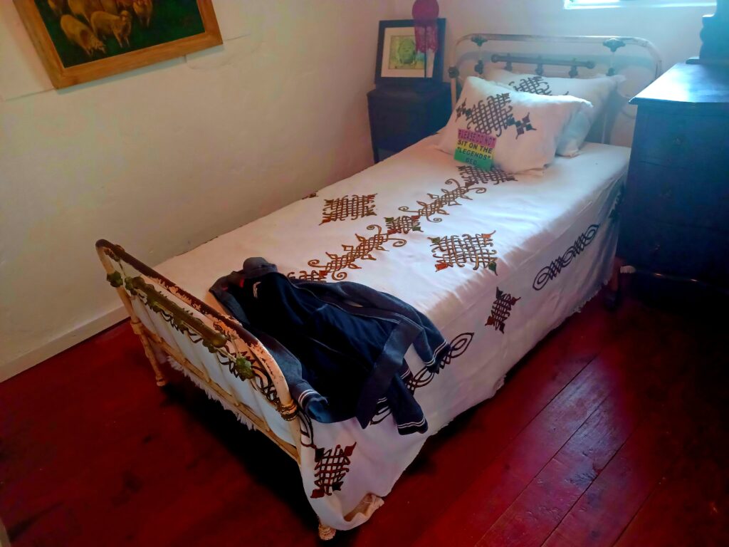 8 Rivers & 9 Mile(s) Later: Completing my Marley Tour

BOB MARLEY SINGLE BED